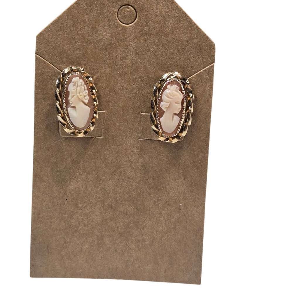 Vintage Curtis Creations Goldtone Cameo Screw Back Earrings 14K GF Lucite Cream